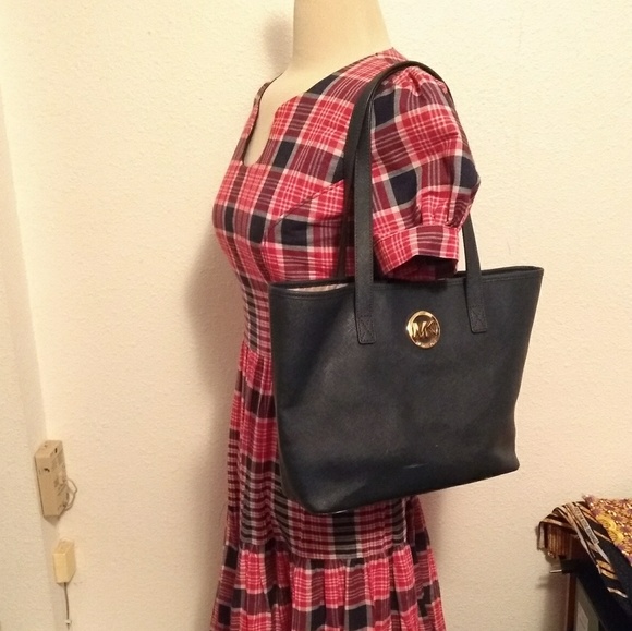 Michael Kors Navy Blue Bag. - Picture 6 of 7